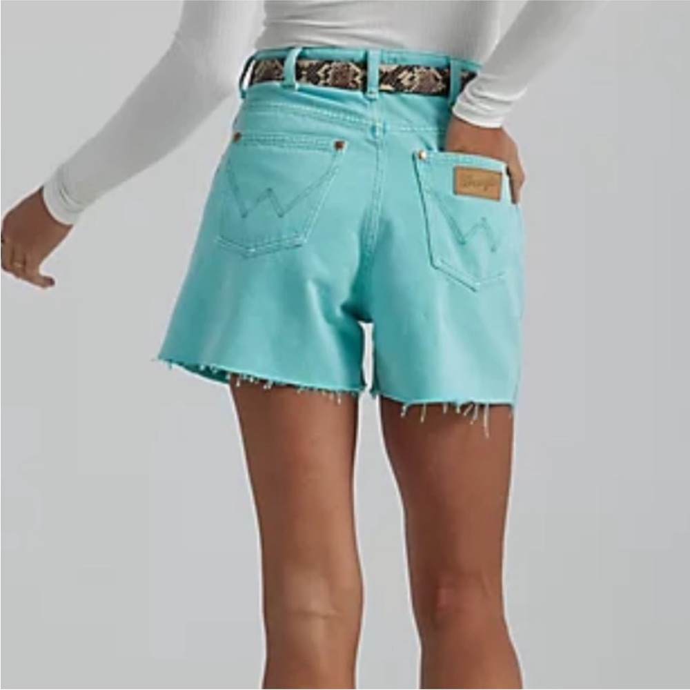 NWT Wrangler Donna Short in Aquarius - Size 25